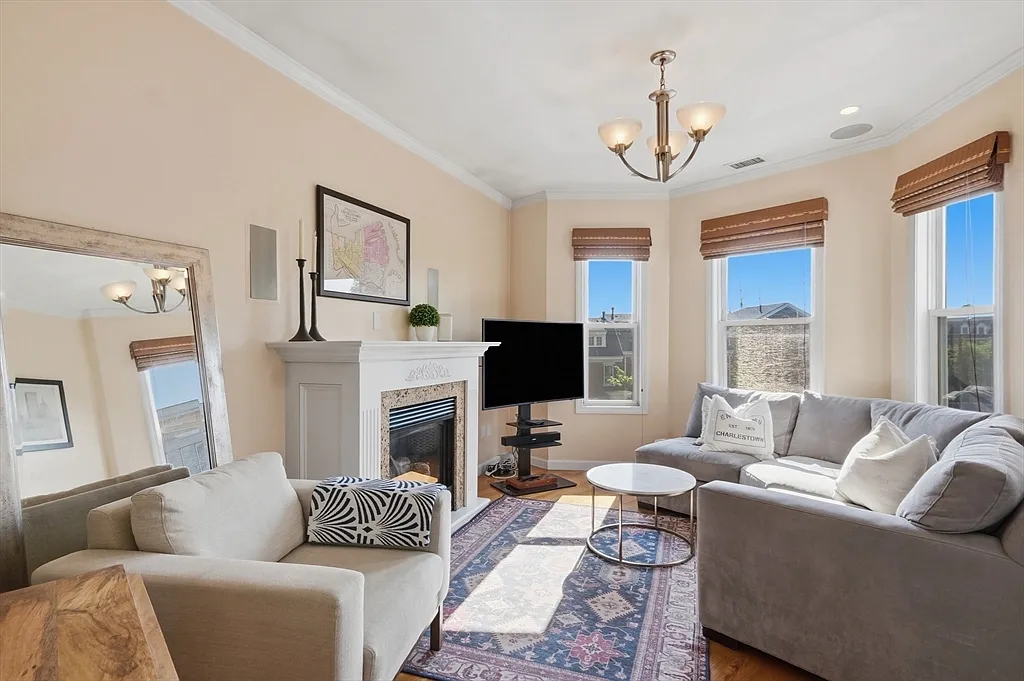 1 bed, 1.0 bath, 726 sqft, $3,700 — Photo 3