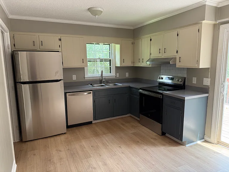 1405 Harth Dr #A — Photo 3