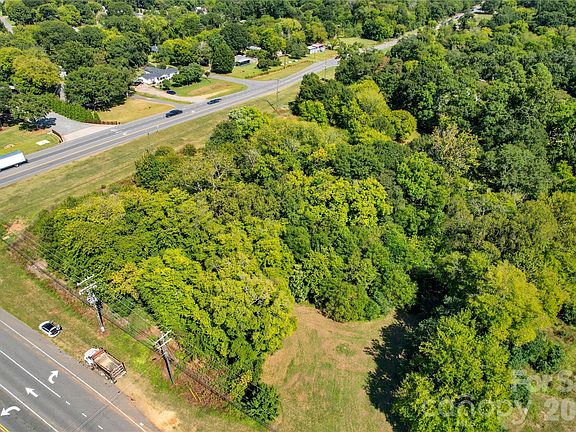 3rd image of 3455 Roberta Rd