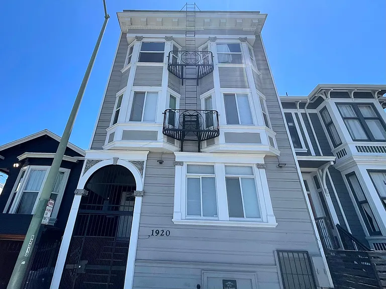 1920 Castro — Photo 1