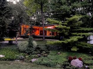 29976 Highmeadow Rd, Farmington Hills, MI 48334