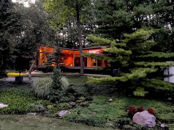 29976 Highmeadow Rd, Farmington Hills, MI 48334