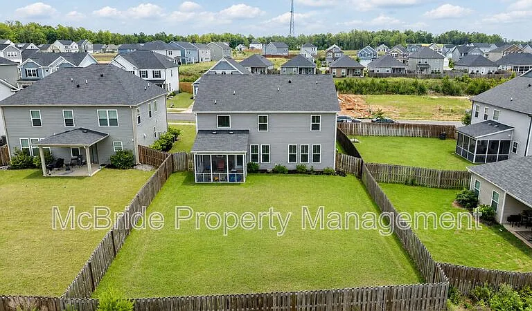560 Hampton Dr — Photo 30
