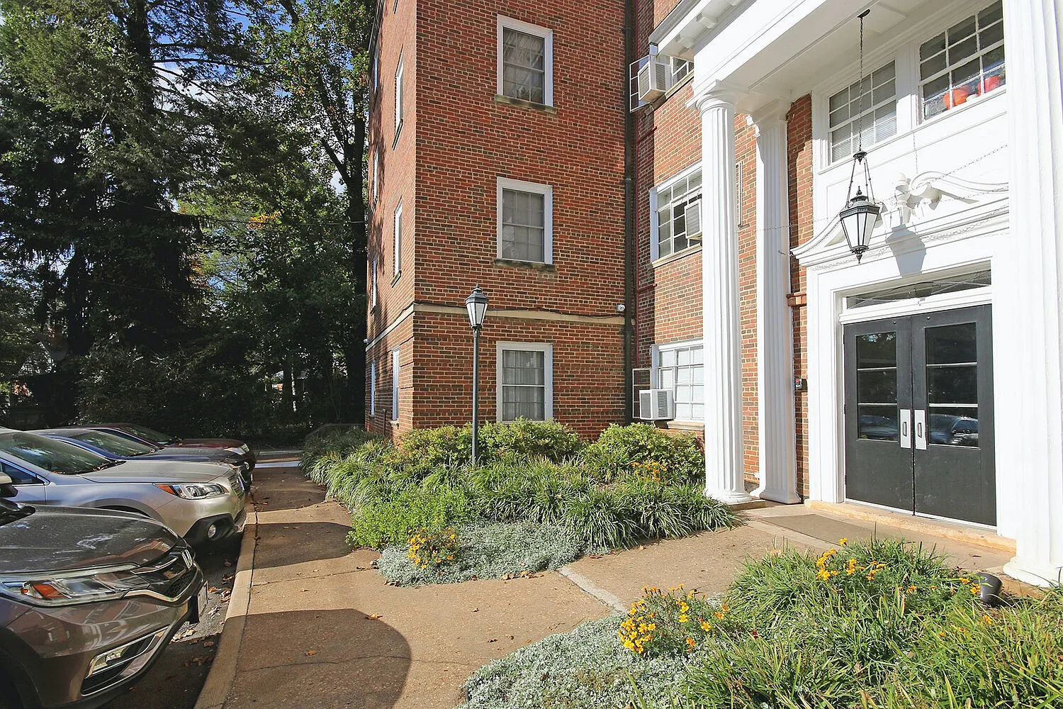 2 bed, 663 sqft, $1,695 — Photo 2