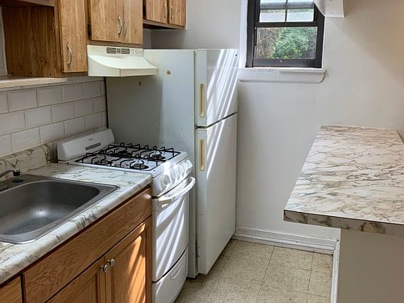2nd image of 363 Park View Ave APT 3