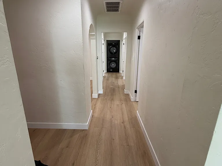 1090 E Verdugo Ave — Photo 5