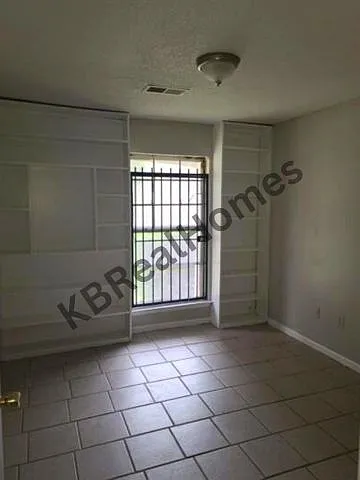 2226 Durham Ave — Photo 10