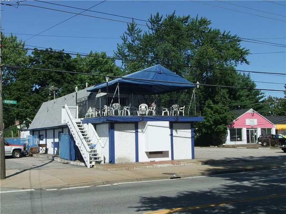 2nd image of 562 Newport Ave
