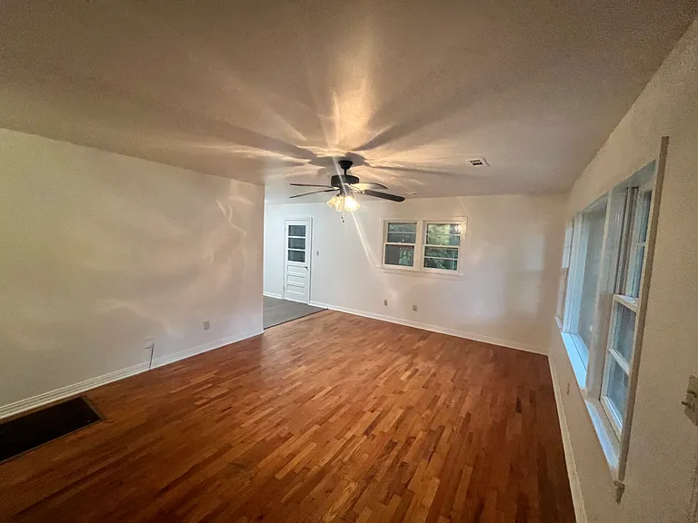 2124 W Wedington Dr — Photo 2