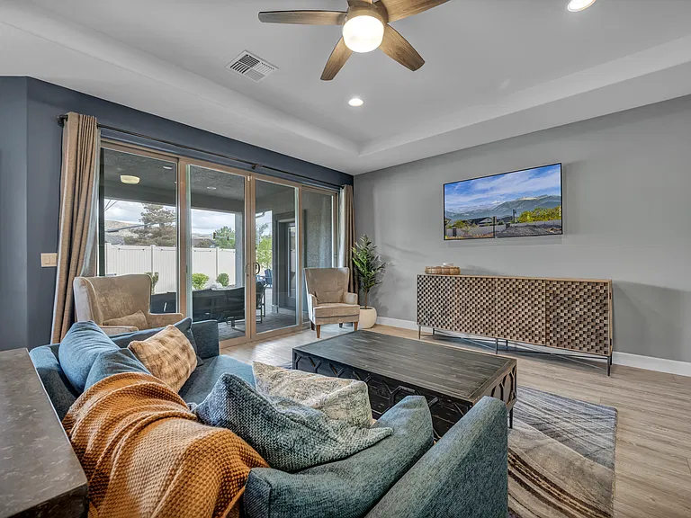 518 Riverbed Cir — Photo 13
