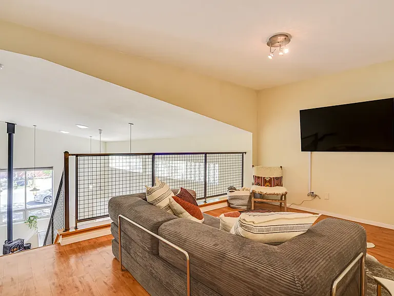 812 Calle Saragosa #B — Photo 9