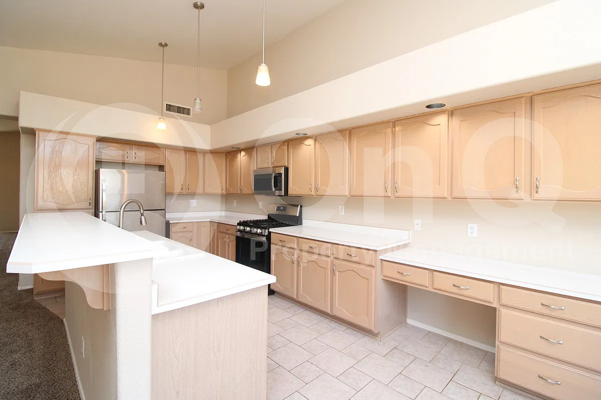 4 bed, 2.0 bath, 2240 sqft, $2,600 — Photo 3
