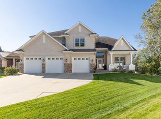 17179 Padons Dr, Eden Prairie, MN 55346