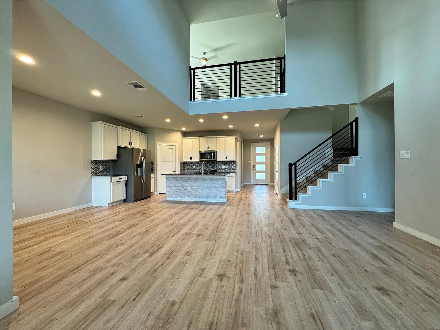 4 bed, 2592 sqft, $2,890 — Photo 4
