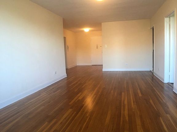 5th image of 14210 Roosevelt Ave Ste 22