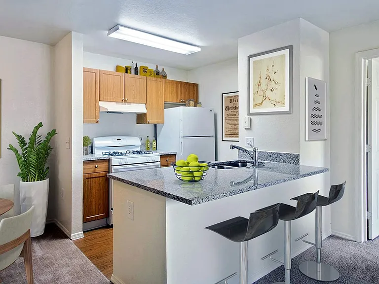 Seven Palms Apartments — Photo 21