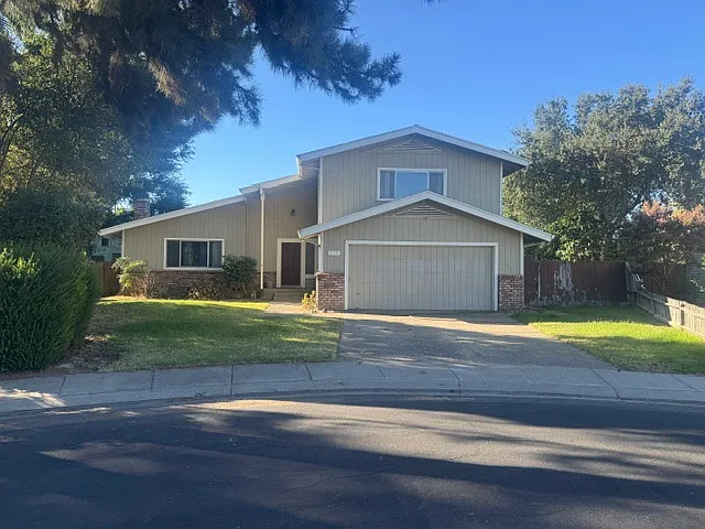 3 bed, 2.5 bath, 1748 sqft, $2,500 — Photo 1