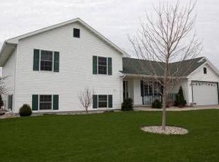 1120 Mistletoe Ln, Winneconne, WI 54986