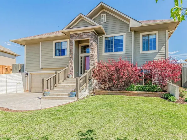 2407 Deer Trl, Junction City, KS 66441