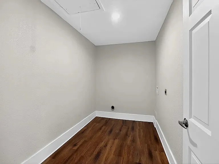 705 Donald Dr — Photo 15