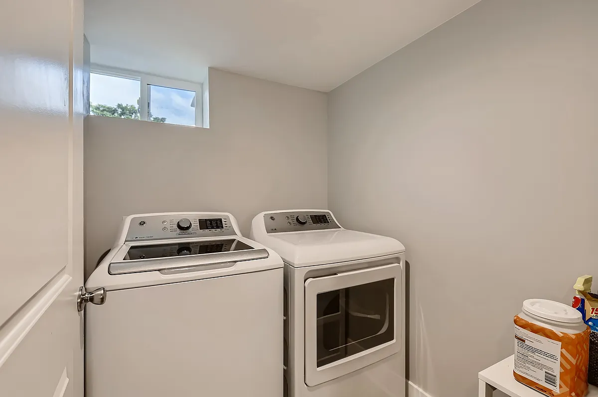 Building Photo - 2990 Elm St #B