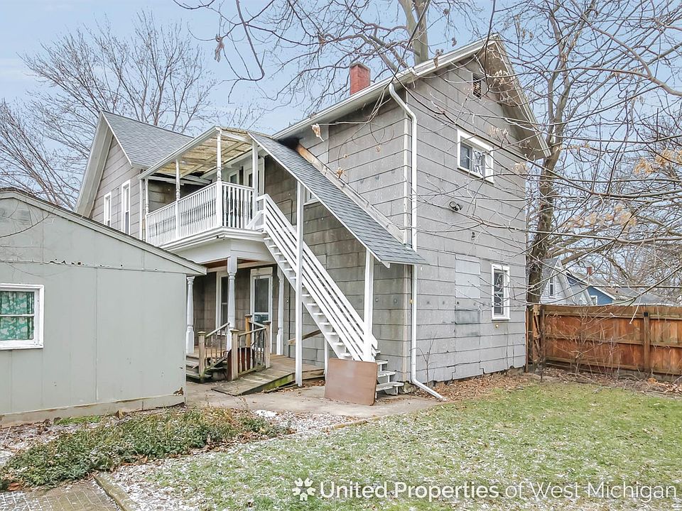 2nd image of 1514 Forrest Ave NE #2