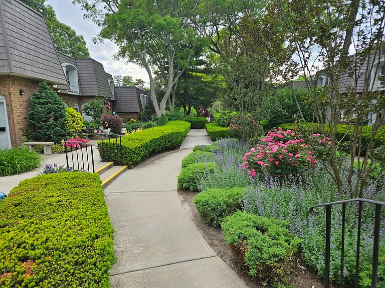 655 Middle Country Rd #2H2 — Photo 47