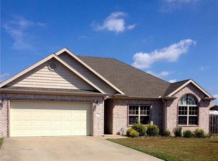 411 Beasley Dr, Centerton, AR 72719