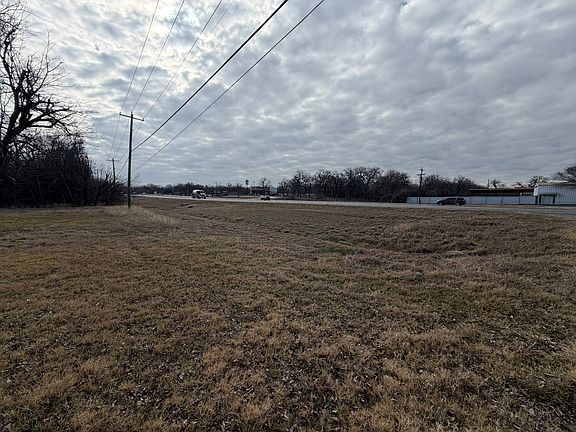 3rd image of 625 E Highway 199