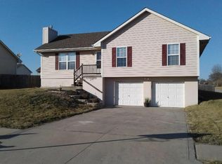 216 E 22nd St, Kearney, MO 64060