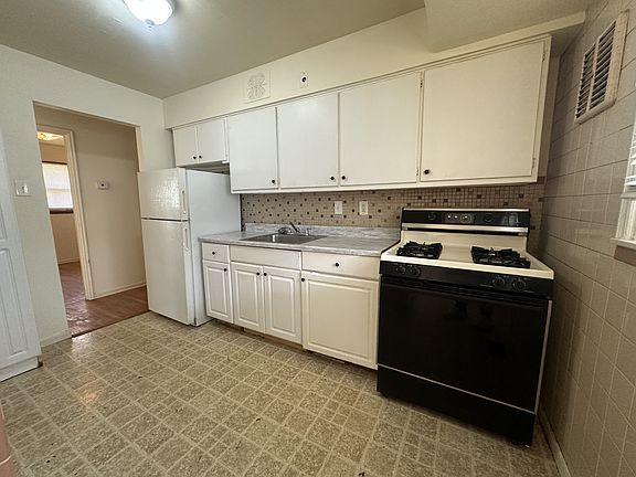 2nd image of 400 Lancashire Rd