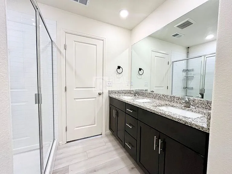 7104 Vermillion St — Photo 13