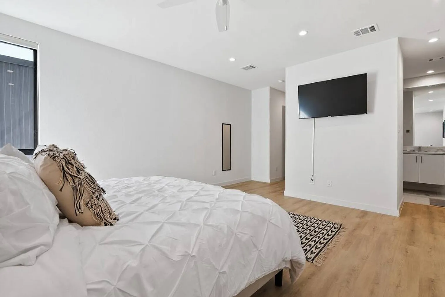 4 bed, 4.0 bath, $5,129 — Photo 4