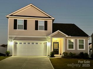 1008 Hills Oak Ln, Charlotte, NC 28269