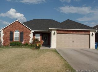2216 Apple Blossom Ave, McAlester, OK 74501