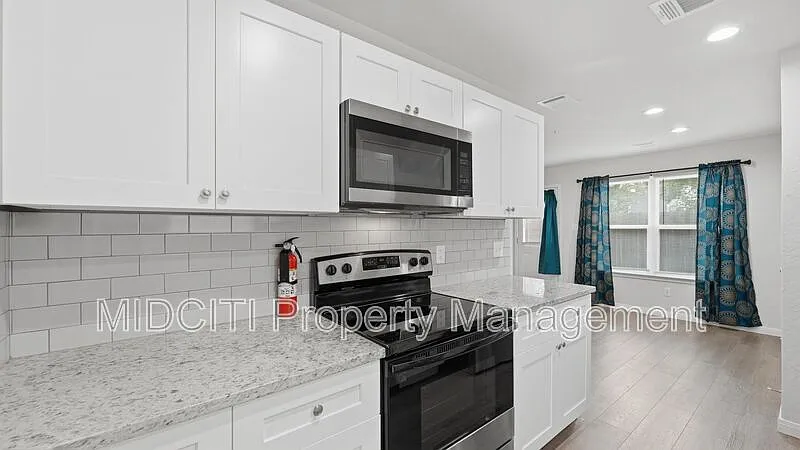 3 bed, 2.5 bath, 1481 sqft, $1,550 — Photo 4