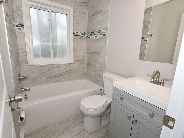 1324 W 38th St — Photo 13