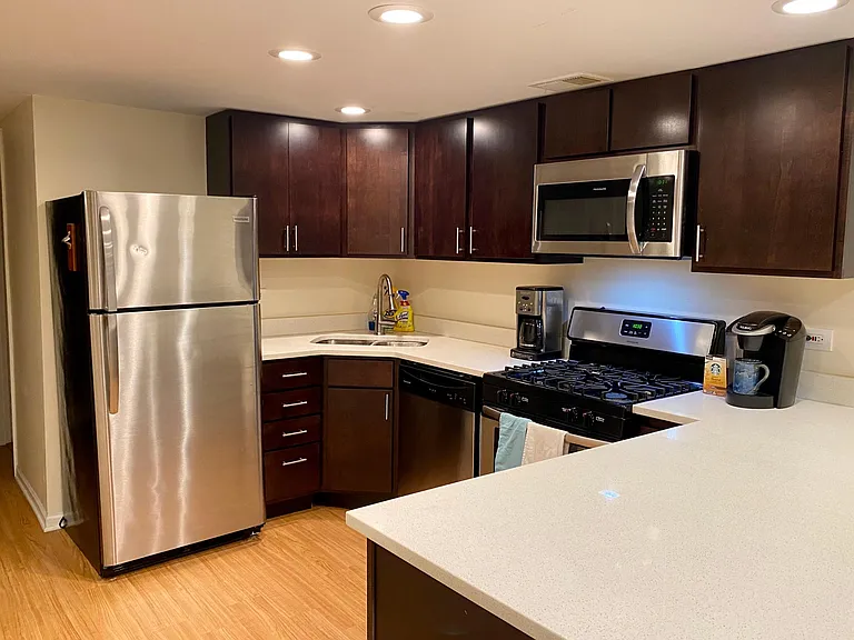 2845 N Southport Ave #G — Photo 5