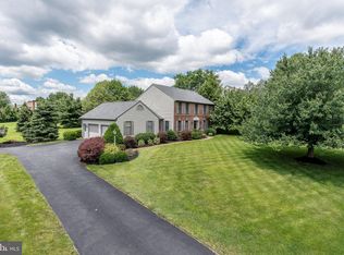 2900 Weaver Rd, Lancaster, PA 17601