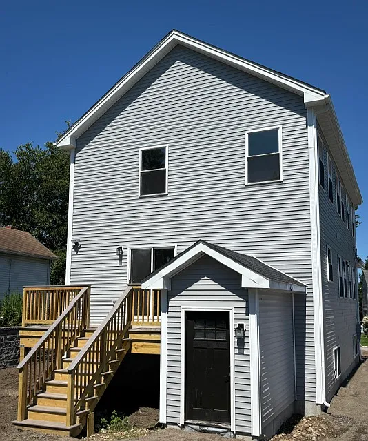73 King St #2