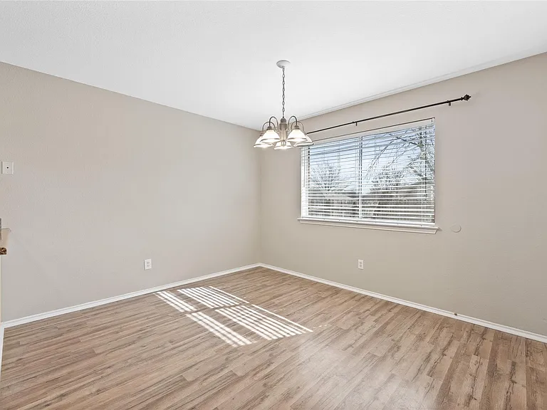 210 Mesquite Cir — Photo 17