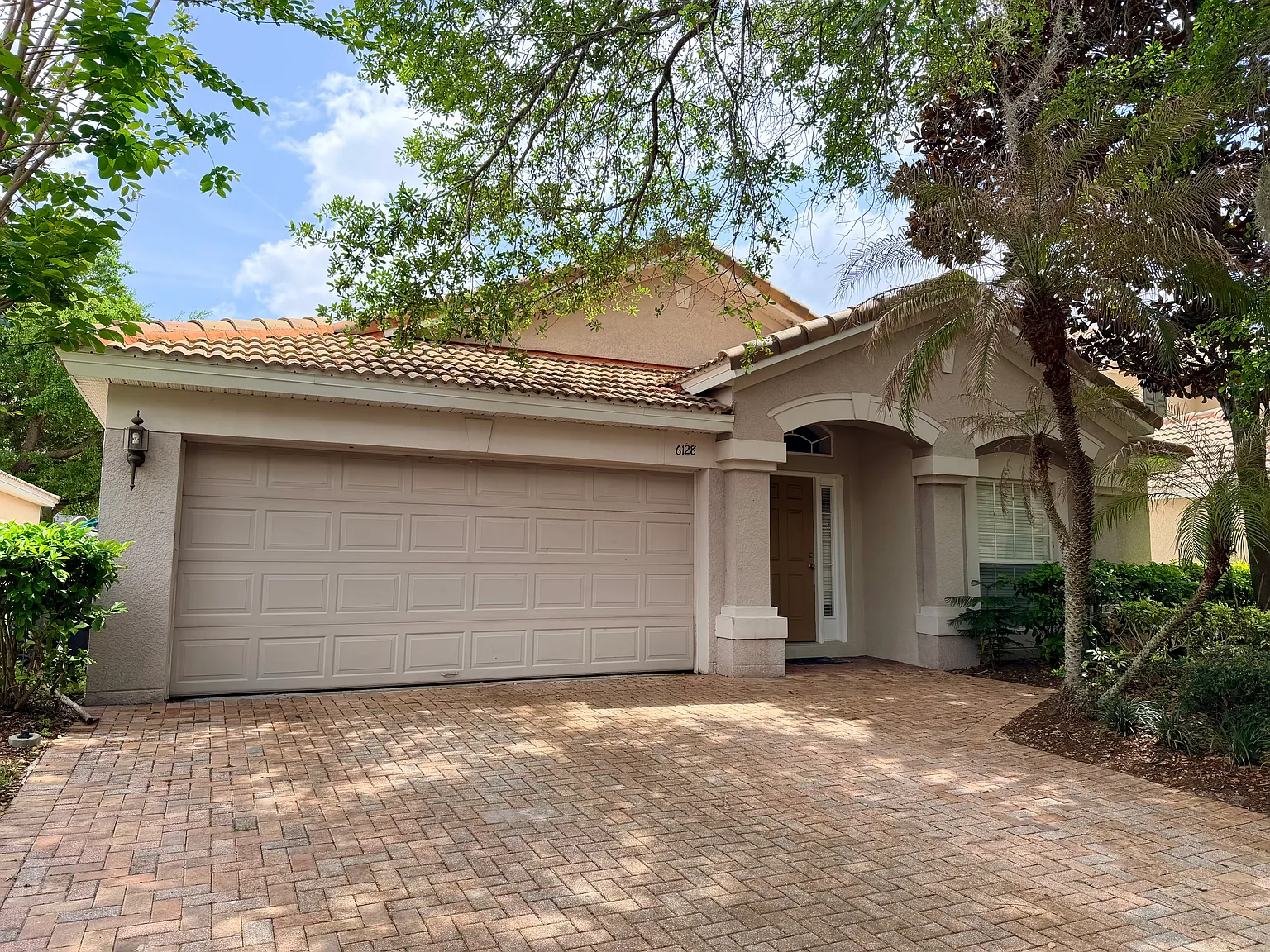 4 bed, 2039 sqft, $3,200 — Photo 2