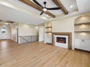 17316 Northview Dr, Urbandale, IA 50323