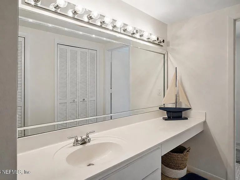 8012 Hollyridge Rd #17U — Photo 14