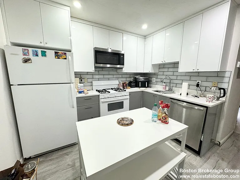73 Hammond St #2B — Photo 4