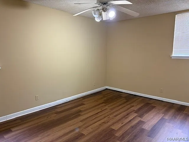 560 Farmington Rd — Photo 5