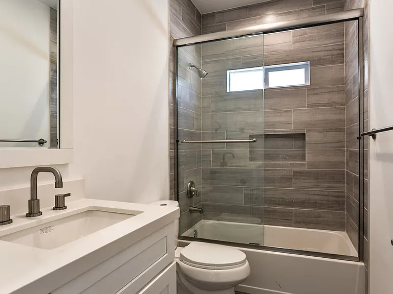 3946 S Budlong Ave #1/2 — Photo 22