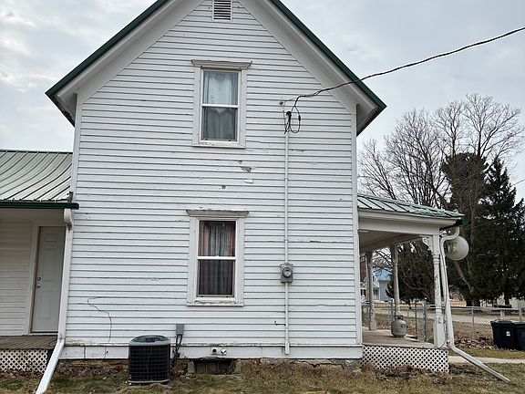 2nd image of 220 Commerce St