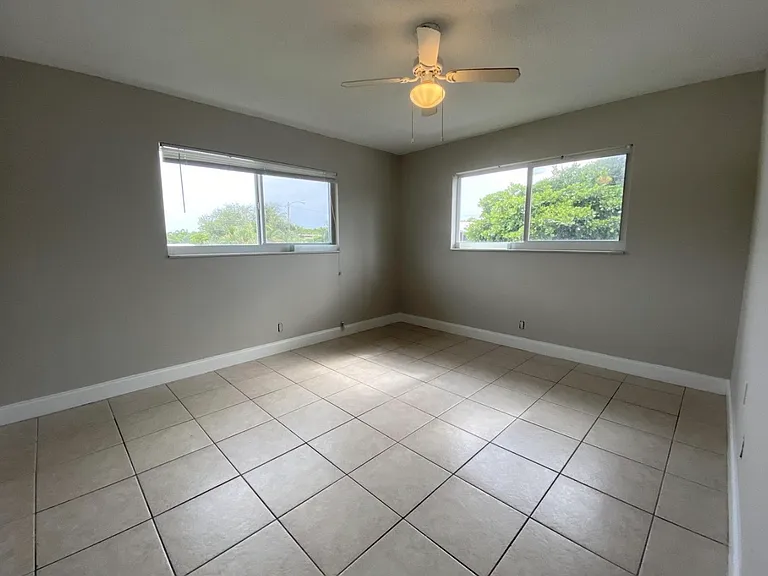 425 NE 7th Ave #3 — Photo 13