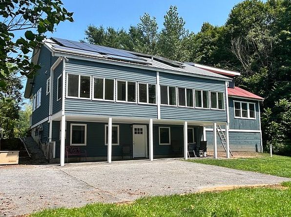 11 Paddock Ln